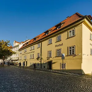 Archibald At The Charles Bridge **** פראג